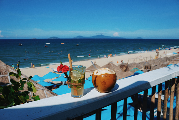 Bà mẹ U70 du lịch cùng con trai: Chụp ảnh amp;#34;chất đừng hỏiamp;#34; - 13