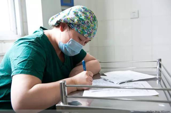 Khi đau đẻ ai cũng đòi mổ nhưng mẹ có biết một ca sinh mổ đau đớn thế nào không? - 2