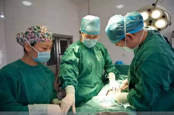 Khi đau đẻ ai cũng đòi mổ nhưng mẹ có biết một ca sinh mổ đau đớn thế nào không? - 8