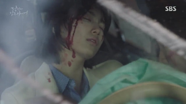 Khi nàng say giấc: Lee Jong Suk bất lực đứng nhìn Suzy tự tử - 7