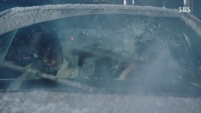 Khi nàng say giấc: Lee Jong Suk bất lực đứng nhìn Suzy tự tử - 5