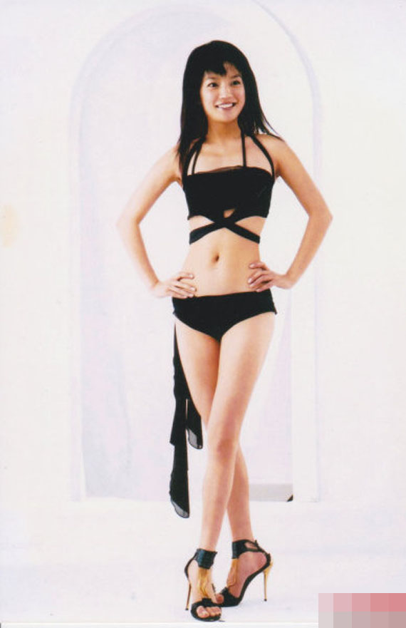 Đâu riêng Lâm Tâm Như, Triệu Vy cũng gây bất ngờ thời làm mẫu bikini - 1