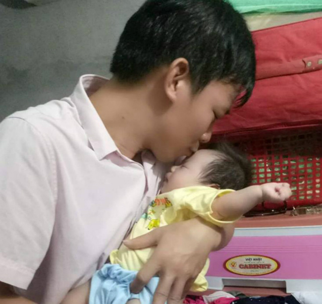Cháu bé bị bỏ rơi trong đêm cùng lá thư của người mẹ đã được nhận nuôi - 2