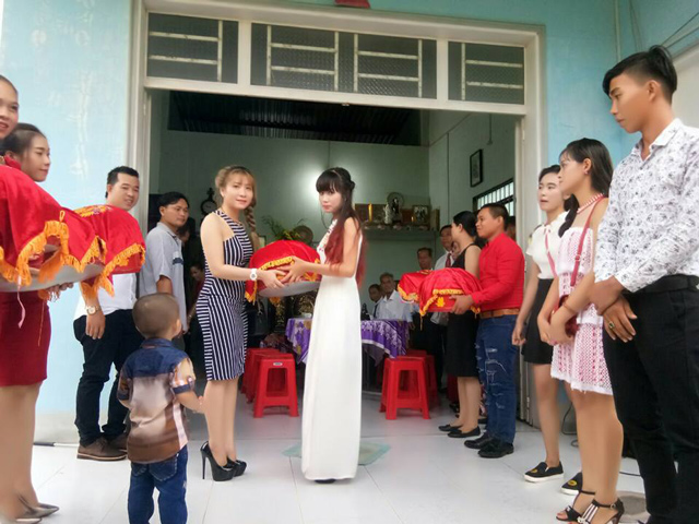 Lễ đính hôn cặp đôi đồng tính khiến dân mạng xôn xao, nhìn dàn bê tráp còn ngỡ ngàng hơn - 6