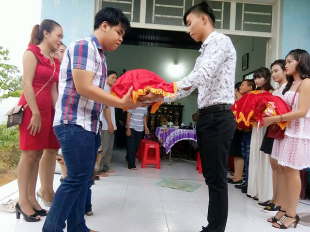 Lễ đính hôn cặp đôi đồng tính khiến dân mạng xôn xao, nhìn dàn bê tráp còn ngỡ ngàng hơn - 5