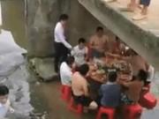 Clip Eva - Nhậu dưới gầm cầu, chân ngâm giữa dòng nước mát - phương pháp đãi tiệc những ngày nắng nóng