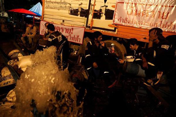 Vụ cả đội bóng nhí mất tích 9 ngày trong hang: Nhiều tình tiết gây hoang mang dư luận - 1