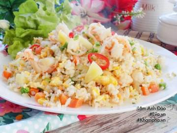 Cơm chiên dứa đơn giản mà ngon cho bữa sáng cuối tuần