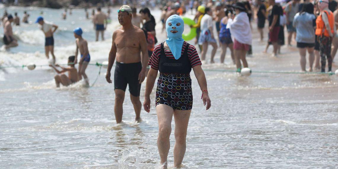 Hè 2018, mốt áo tắm Ninja của phụ nữ Trung Quốc ngày càng... gây ám ảnh - 1