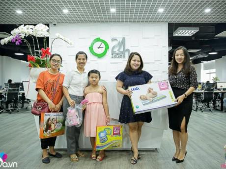 Mưa quà tặng được trao trong ngày cuối của cuộc thi "Dắt trẻ đi chơi" ở HCM