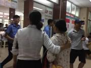 Tin tức - Vụ trưởng phòng y tế chém 3 người rồi tự sát: Người chồng gọi tên vợ con trong vô vọng