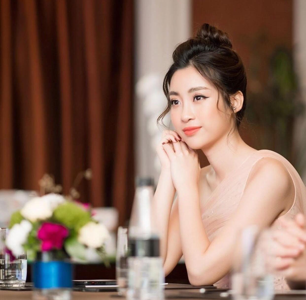 Học Hoa hậu Đỗ Mỹ Linh, Hoà Minzy cách buộc tóc chống nóng mà không làm to mặt - 5