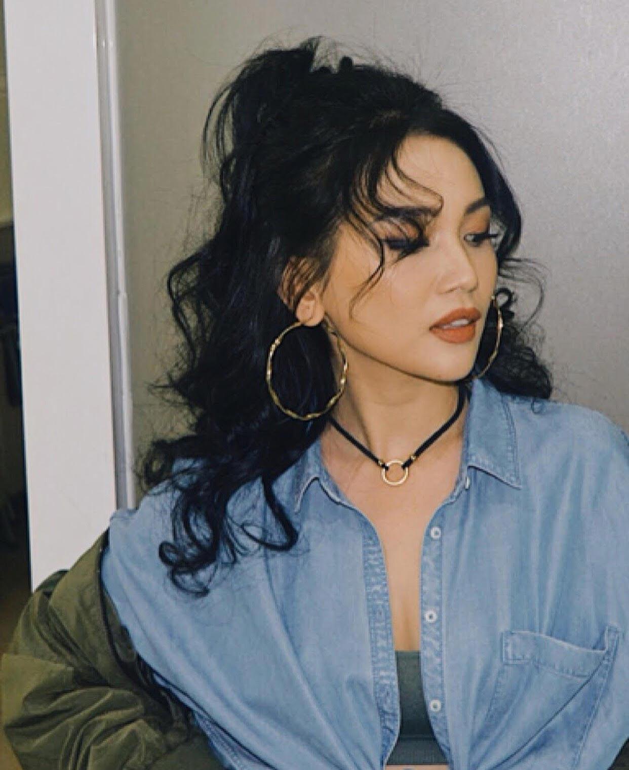 Học Hoa hậu Đỗ Mỹ Linh, Hoà Minzy cách buộc tóc chống nóng mà không làm to mặt - 12