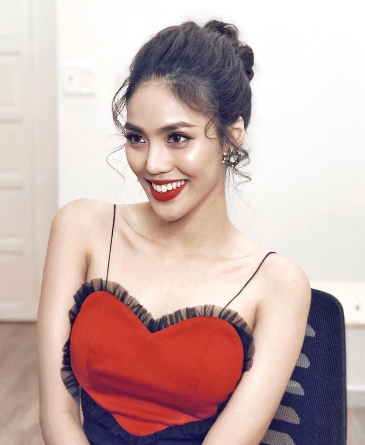 Học Hoa hậu Đỗ Mỹ Linh, Hoà Minzy cách buộc tóc chống nóng mà không làm to mặt - 13