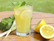 Sức khỏe - Nắng nóng, dù khát tới mấy cũng chớ dại uống quá nhiều nước chanh kẻo hại thân