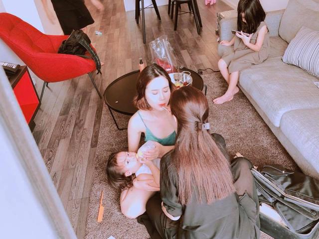 Lưu Hương Giang được khen đúng chuẩn mẹ bỉm sữa với bức ảnh chỉ ai làm mẹ mới hiểu