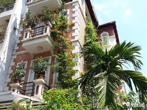 ban cong ngap tran hoa la xua tan nang nong cua nhung biet thu "hoanh trang" o ha noi - 4