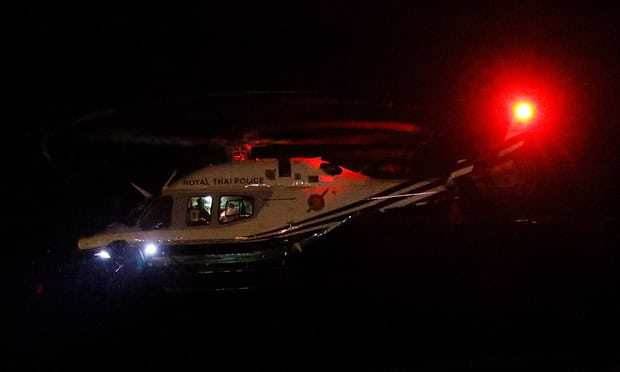 NÓNG: 4 cậu bé của đội bóng Thái Lan được giải cứu khỏi hang động - 4