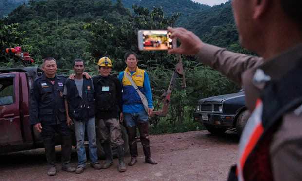 NÓNG: 4 cậu bé của đội bóng Thái Lan được giải cứu khỏi hang động - 8