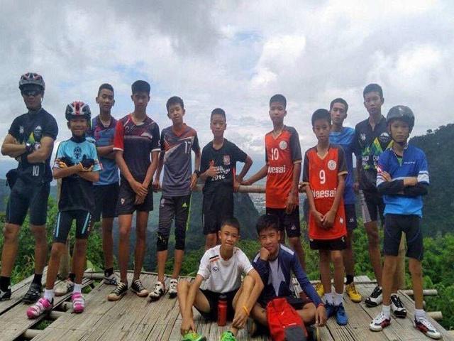 NÓNG: 4 cậu bé của đội bóng Thái Lan được giải cứu khỏi hang động - 9