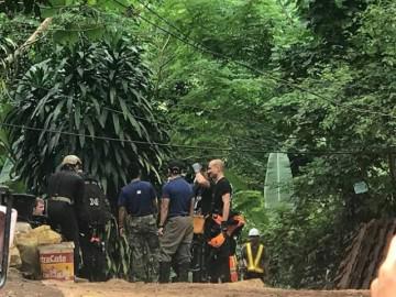 Người Việt ở hiện trường giải cứu đội bóng nhí mất tích 9 ngày trong hang Thái Lan nói gì?