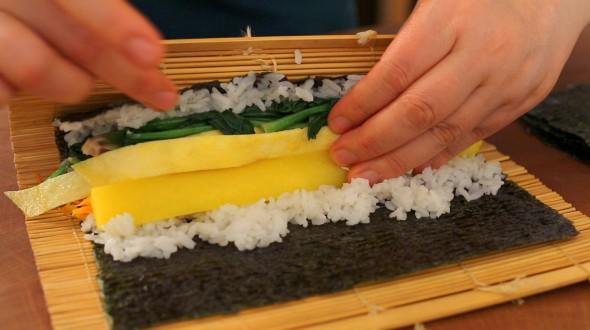 Cách làm kimbap ngon kiểu Hàn Quốc đơn giản ngay tại nhà - 6