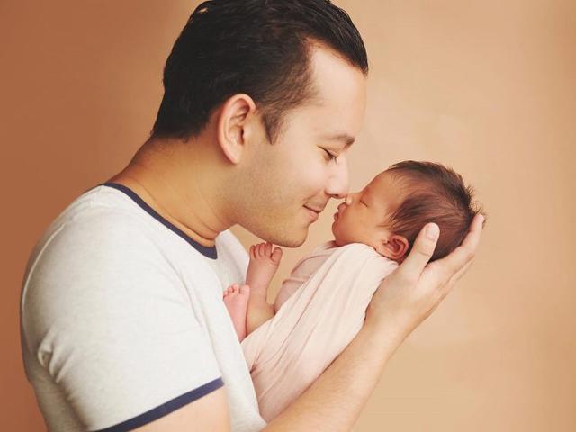 Mẹ đẻ thuê con gái với gần 100% gene từ bố, tưởng may mắn nhưng không phải