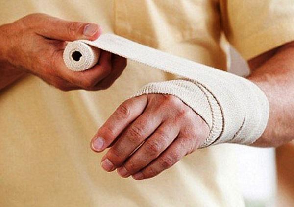 Từ trường hợp bị bỏng khi đi mát xa chân, bác sĩ hướng dẫn cách sơ cứu an toàn nhất - 2