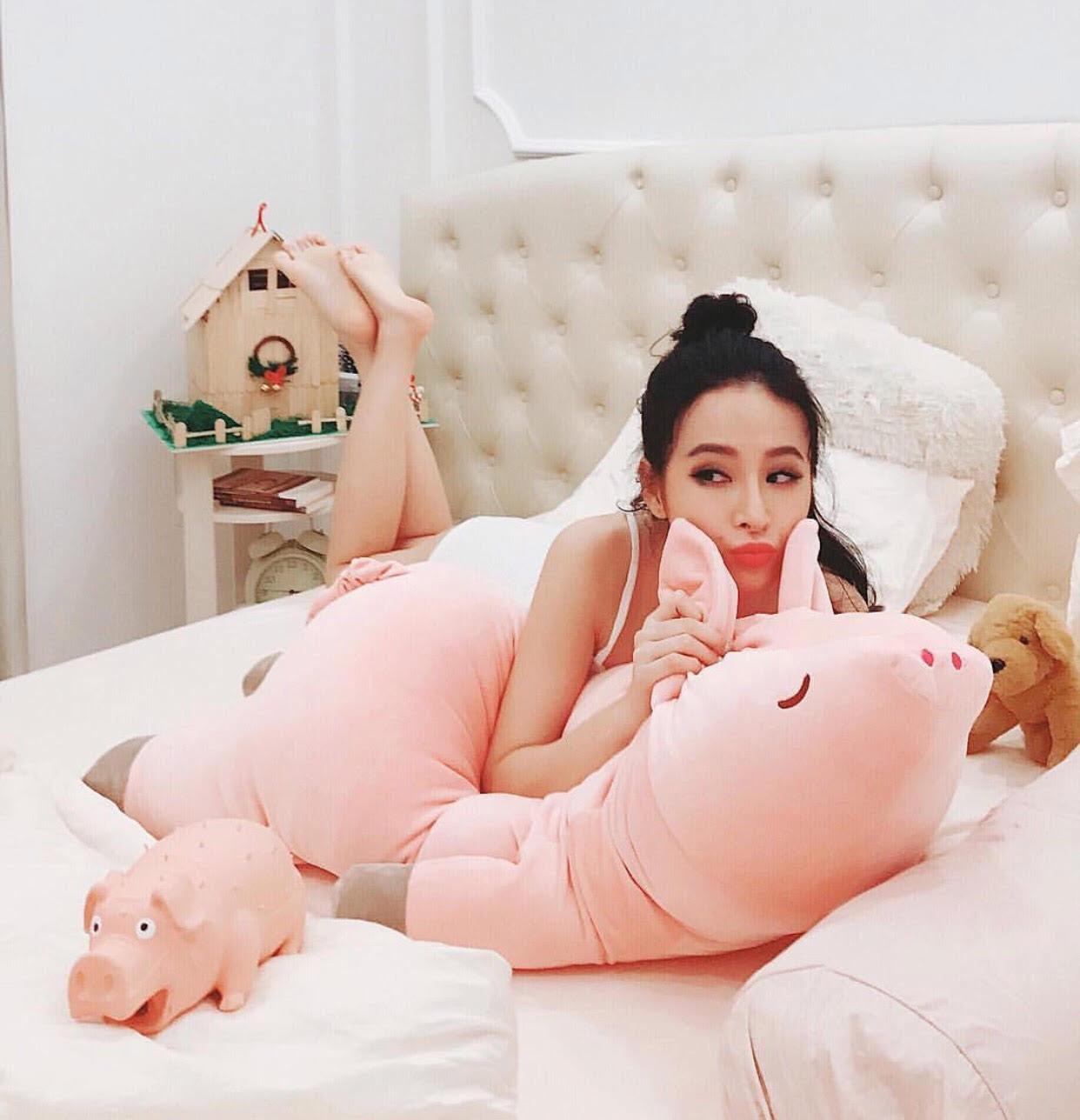 Những kiểu tóc búi vừa đẹp, vừa mát rượi giúp Angela Phương Trinh ghi điểm! - 4