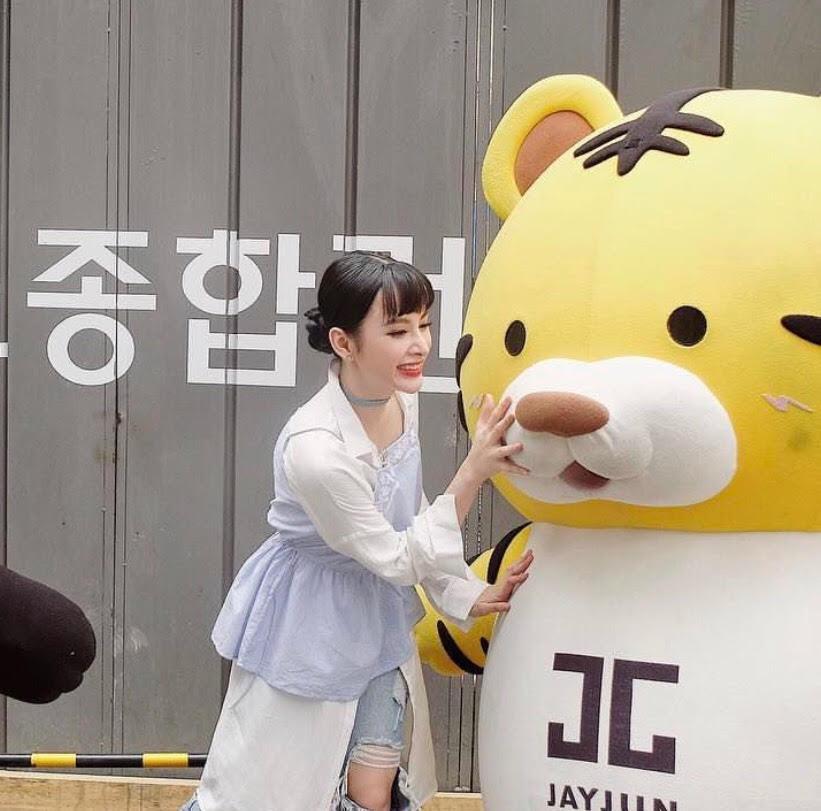 Những kiểu tóc búi vừa đẹp, vừa mát rượi giúp Angela Phương Trinh ghi điểm! - 9