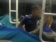 Tin tức - Cô gái bị ám ảnh vì cánh tay thò tìm khóa quần trong đêm trên chuyến xe "bão táp"