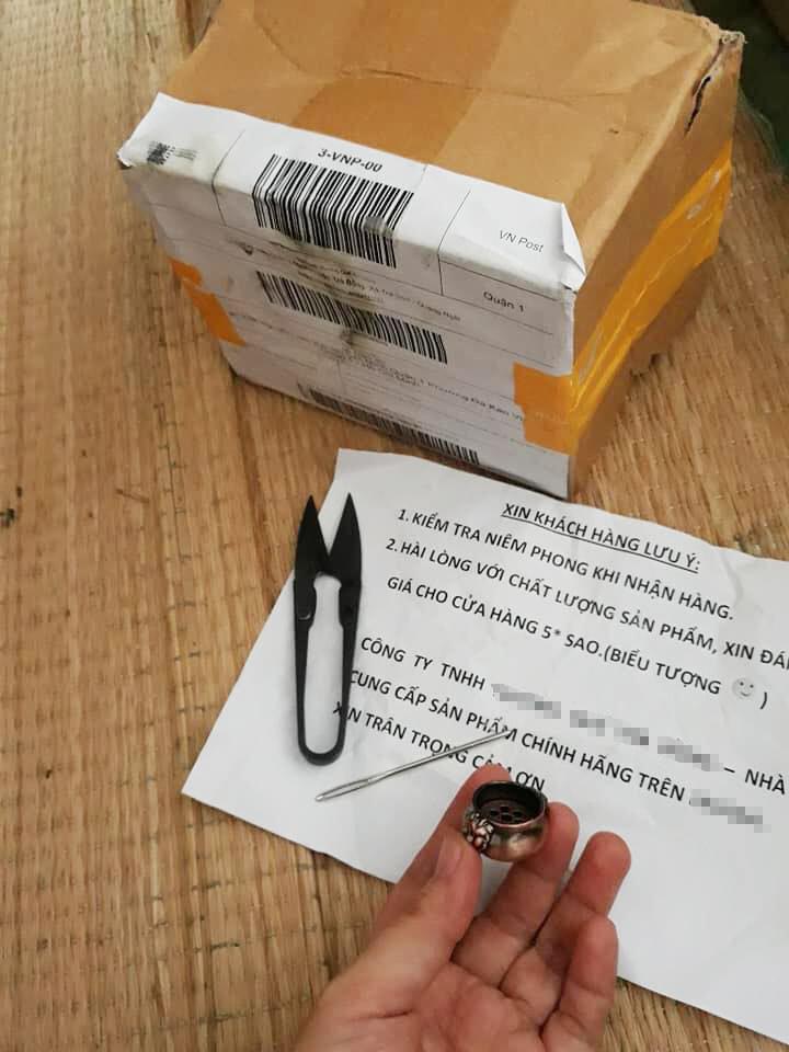 Mua lư cắm nhang giá 10.000 đồng trên mạng, cô gái được phen amp;#34;hú hồnamp;#34; khi mở thùng hàng ra - 2