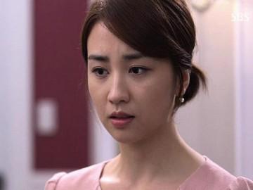 Nửa đêm không thấy chồng đâu, chết lặng trước cảnh tượng trong phòng chị dâu