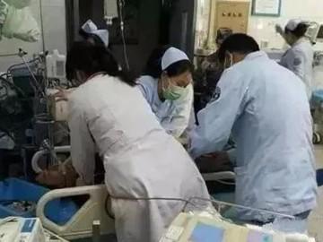 Vừa vào nhà tắm vài phút, người đàn ông bỗng ngã khuỵu xuống nền vì không nghe vợ dặn