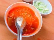 Bếp Eva - Cô gái kể câu chuyện buồn về bát cơm rang chan tương ớt, dân mạng lại cười đến đau ruột