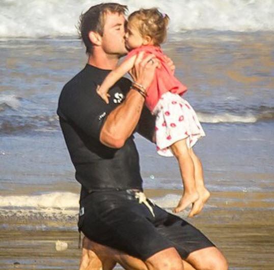 Nổi tiếng thế giới nhưng với con, các ông bố cũng có khoảnh khắc amp;#34;kẹo ngọtamp;#34; thế này! - 16