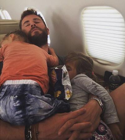 Nổi tiếng thế giới nhưng với con, các ông bố cũng có khoảnh khắc amp;#34;kẹo ngọtamp;#34; thế này! - 18