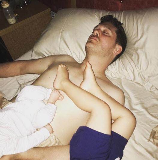 Nổi tiếng thế giới nhưng với con, các ông bố cũng có khoảnh khắc amp;#34;kẹo ngọtamp;#34; thế này! - 11