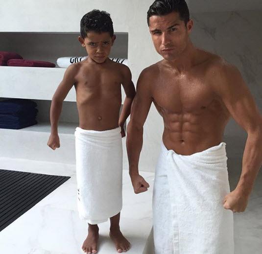 Nổi tiếng thế giới nhưng với con, các ông bố cũng có khoảnh khắc amp;#34;kẹo ngọtamp;#34; thế này! - 4