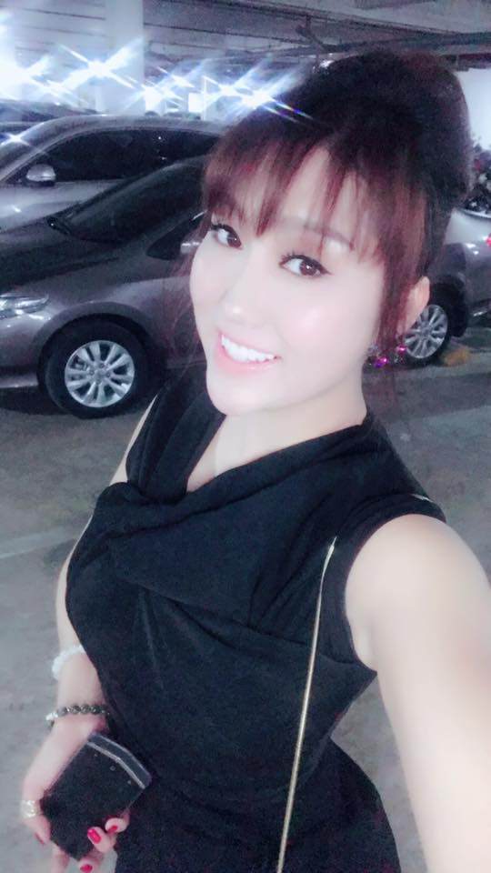 Phi Thanh Vân livestream khoe rèm cửa nhà 10 tỷ, nhưng ai cũng chú ý đến nội thất xa hoa - 16