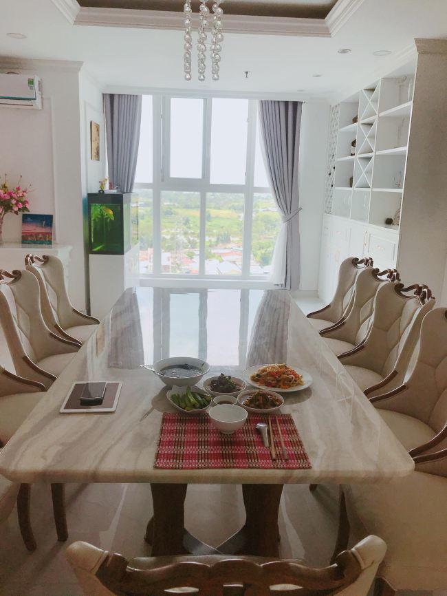 Phi Thanh Vân livestream khoe rèm cửa nhà 10 tỷ, nhưng ai cũng chú ý đến nội thất xa hoa - 2
