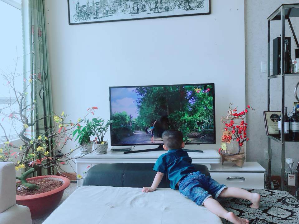 Phi Thanh Vân livestream khoe rèm cửa nhà 10 tỷ, nhưng ai cũng chú ý đến nội thất xa hoa - 7