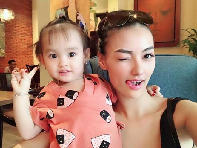 Sao Việt 24h: Nhìn ảnh này, ai còn nhận ra amp;#34;Cô bé dân caamp;#34; Phương Mỹ Chi năm xưa - 4