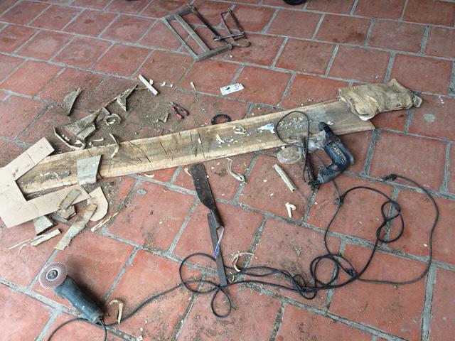 Chỉ với 100 nghìn, bố 9X bỏ xem World Cup, tự làm ngựa gỗ bập bênh cho con trai - 5