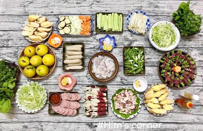 Để amp;#34;đẹp mặt chồngamp;#34;, cô vợ trẻ khoe loạt mâm cơm cuối tuần linh đình như tiệc - 2