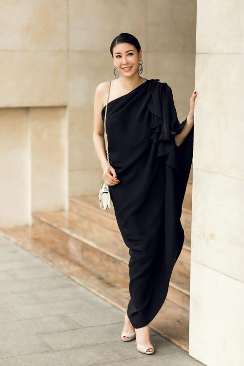 Ép cân thành công, amp;#34;Hoa hậu 3 conamp;#34; Hà Kiều Anh khoe dáng khiến chồng không thể rời mắt - 2