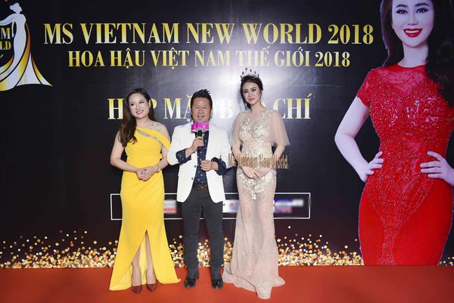 Kasim Hoàng Vũ và mẹ ngẫu hứng hát trong họp báo Hoa hậu Việt Nam Thế giới 2018 - 6
