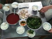 Bếp Eva - Bữa cơm trưa một công ty tư nhân nấu cho 7 công nhân khiến dân mạng bức xúc