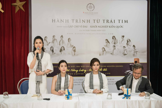 Mỹ Linh cùng các người đẹp xếp thêm sách quý cho thư viện Lào Cai - 5