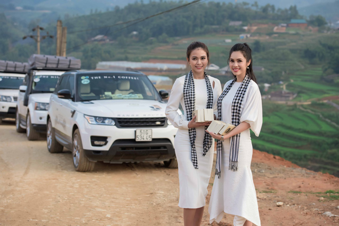 Mỹ Linh cùng các người đẹp xếp thêm sách quý cho thư viện Lào Cai - 7